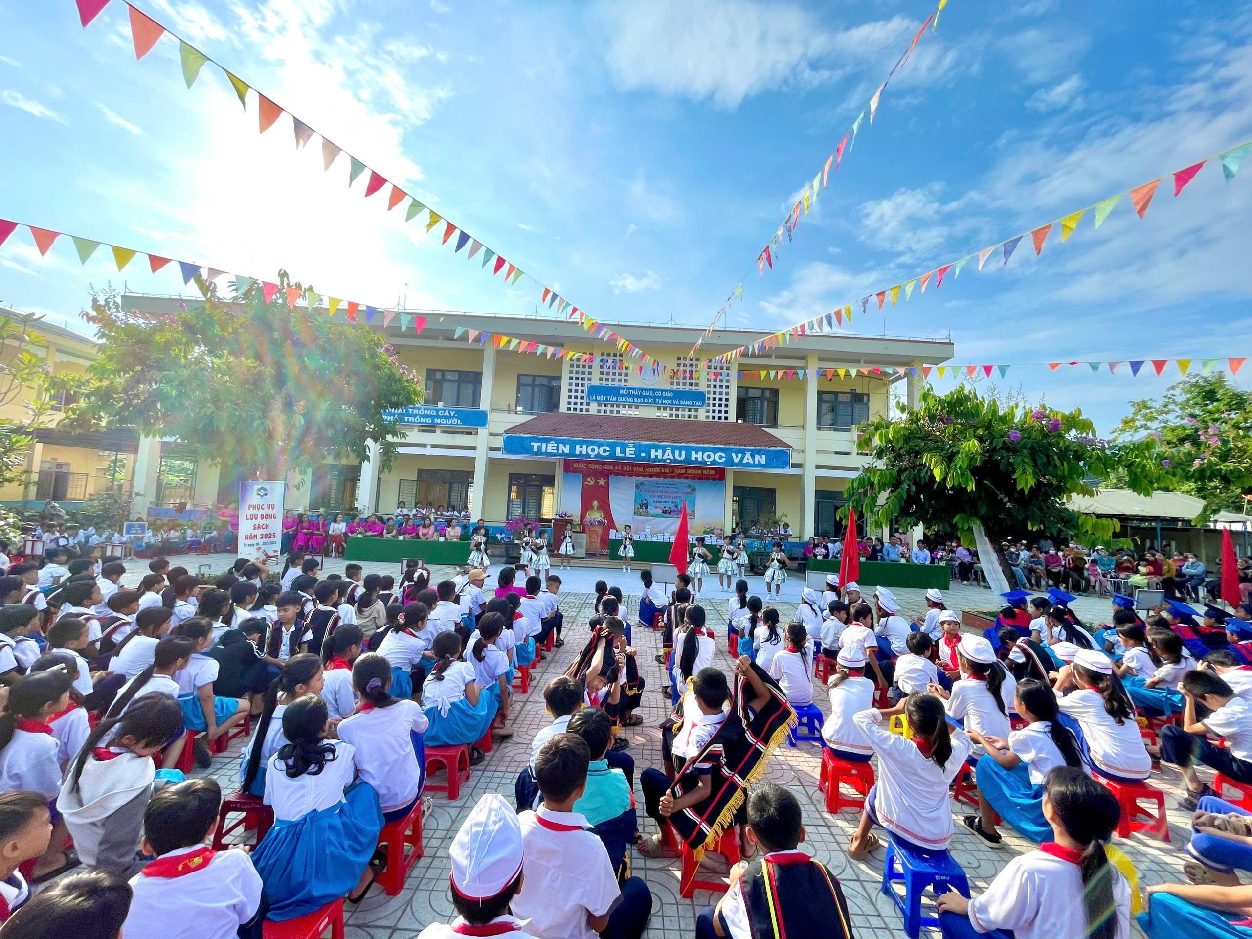 LỄ TỔNG KẾT VÀ TRI ÂN RA TRƯỜNG CỦA HỌC SINH LỚP 5 NĂM HỌC 2024 – 2025